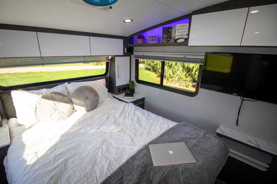 panoramic windshield RV
